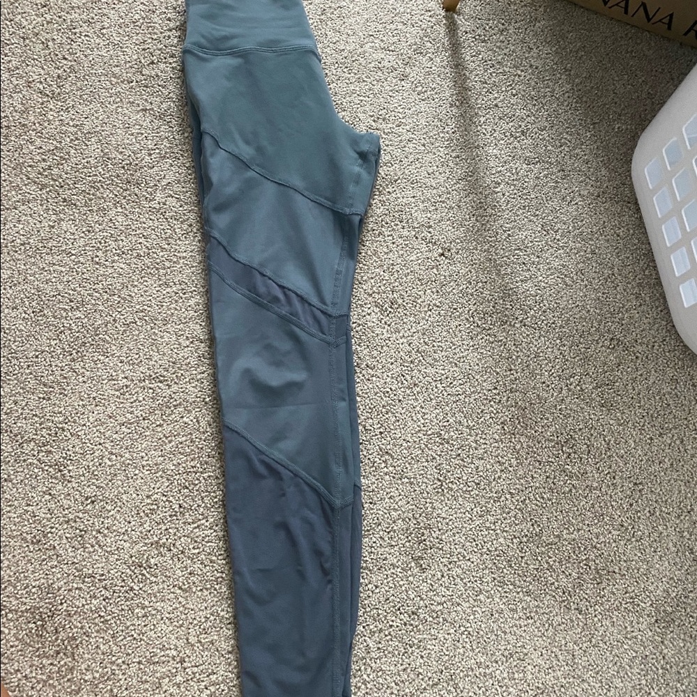 Gray alo leggings with mesh size small